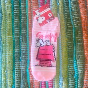 NWT Womens Snoopy no show socks size 4-10